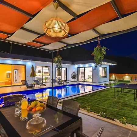 3 Bedroom Luxury In Hacioglan Village カルカン